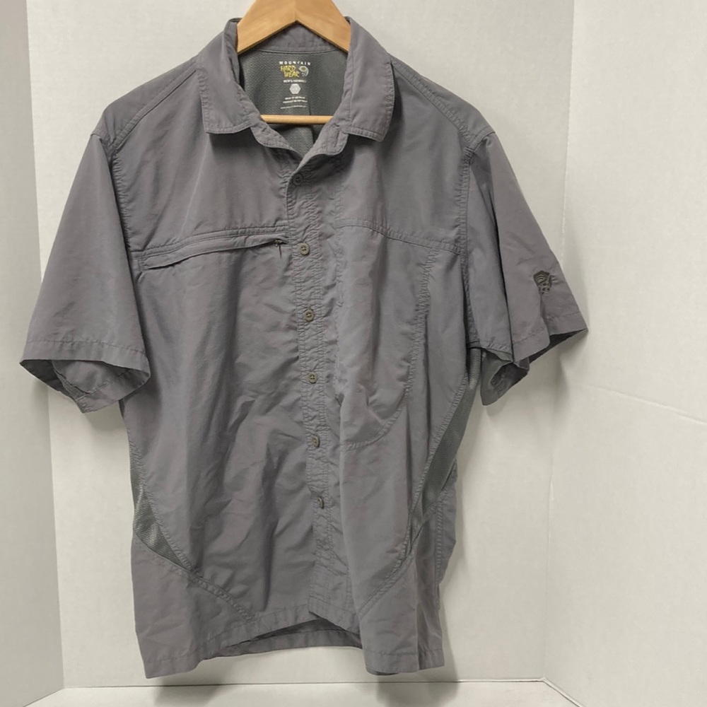 Mountain Hardwear Button Down Casual Short Sleeve Shirt Men's Size L. Gray